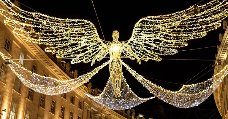 ক্রিসমাস ঘিরে আলোকৎসব